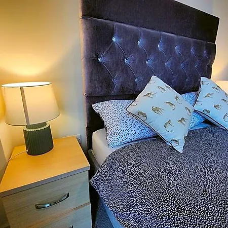 Free Private Parking- 2 Bedrm Flat Otel