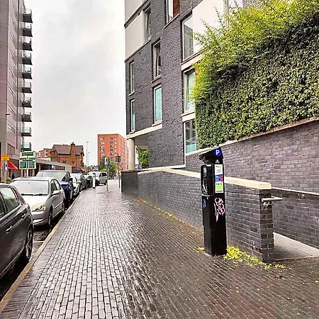 Free Private Parking- 2 Bedrm Flat