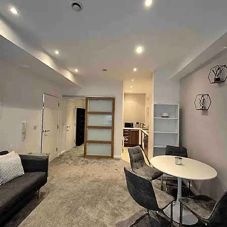 Modern 1br In Centre Отель 3*