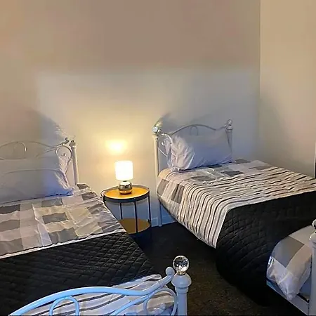 Hotel Large In Prestwich M25 - Sleeps 5 2*