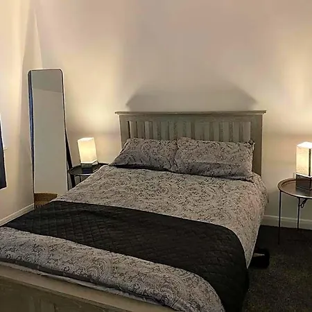 Hotel Large In Prestwich M25 - Sleeps 5