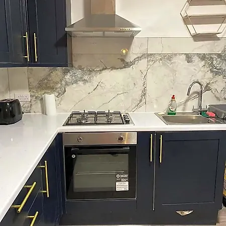 Large In Prestwich M25 - Sleeps 5 2*