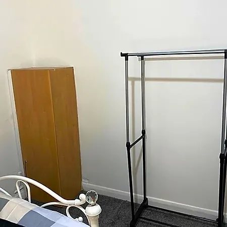 Large In Prestwich M25 - Sleeps 5 Manchester