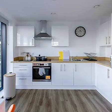 Quayside Penthouse 2 Bedroom Ensuite Man. United Manchester