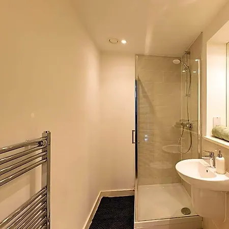Quayside Penthouse 2 Bedroom Ensuite Man. United Hotel