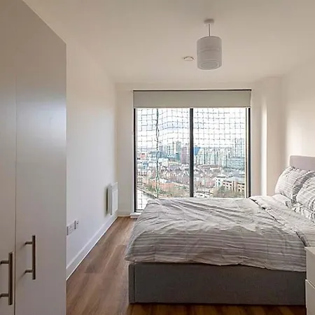 Hotel Quayside Penthouse 2 Bedroom Ensuite Man. United Manchester