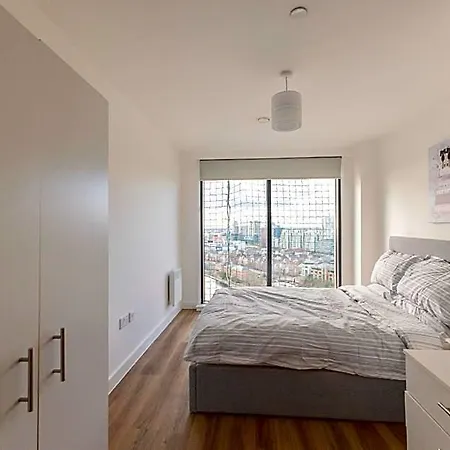 Quayside Penthouse 2 Bedroom Ensuite Man. United