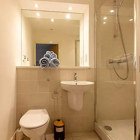 Quayside Penthouse 2 Bedroom Ensuite Man. United