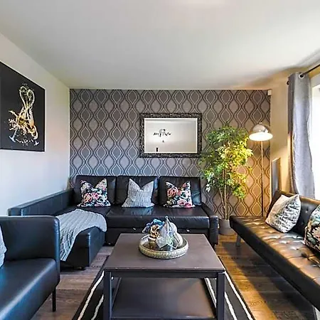 Townhouse In With 4 Bedrooms Sleeps 9 Daire