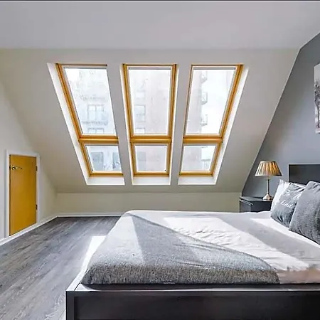 Townhouse In With 4 Bedrooms Sleeps 9 Daire *