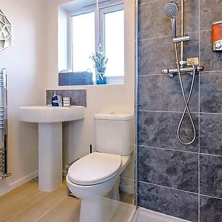 Daire Townhouse In With 4 Bedrooms Sleeps 9