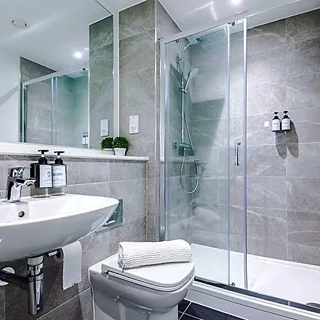 The Waterhouse Suite: Modern 2 Bd W/ Roof Terrace Манчестер