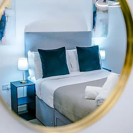 The Waterhouse Suite: Modern 2 Bd W/ Roof Terrace 4* Манчестер