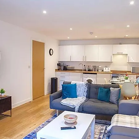 Hotel Luxury 2 Bed 4*