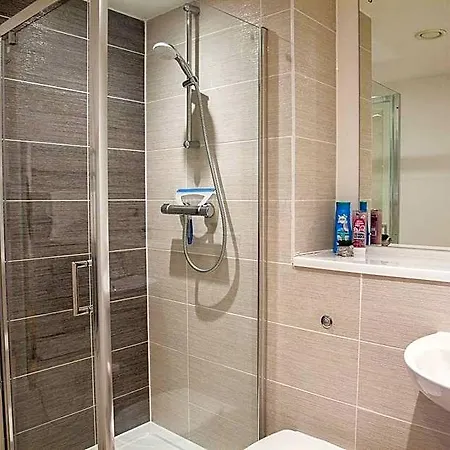 Luxury 2 Bed Hotel 4*