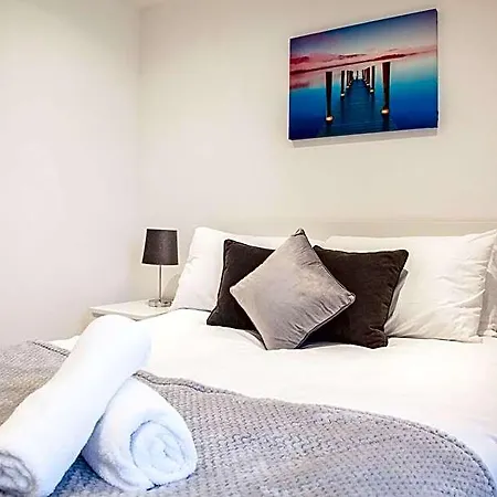Luxury 2 Bed Hotel 4*