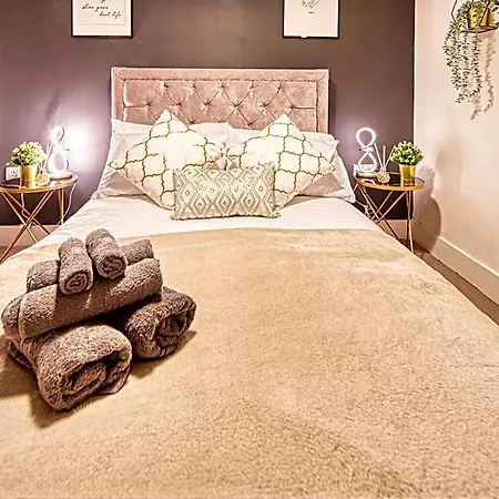 Отель Cityscape Serenity - Luxurious And Cosy Retreat Манчестер