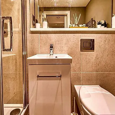 Cityscape Serenity - Luxurious And Cosy Retreat Манчестер