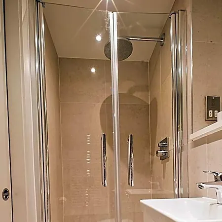 Cityscape Serenity - Luxurious And Cosy Retreat 4* Manchester