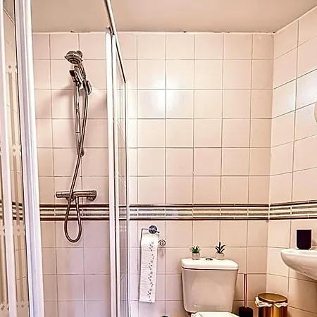 Hotel Sale Serendipity - Spacious And Modern.