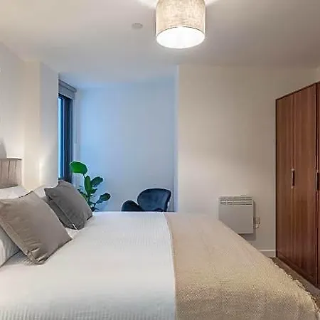 Kula 4* Manchester
