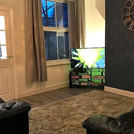 Stylish Modern 3-bed House Nr Ctr