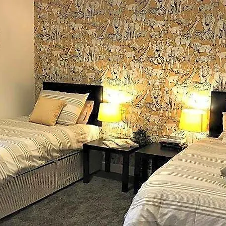 Stylish Modern 3-bed House Nr Ctr 3*