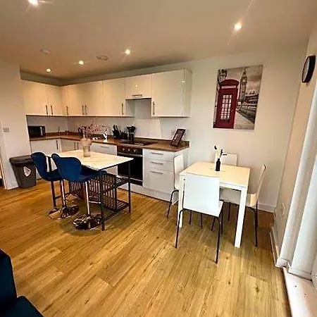 2 Bed Corner With Gym Daire *
