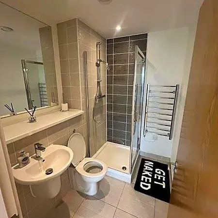 2 Bed Corner With Gym Daire Manchester