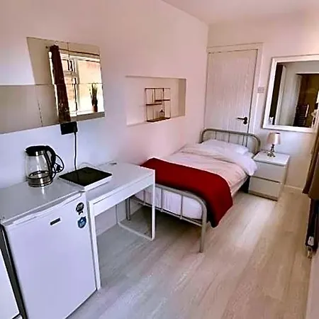 Private Single With Ensuite In Chorlton