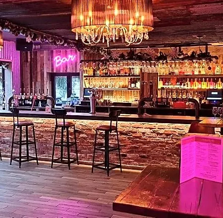 Отель The Waterside Bar, & Restaurant Манчестер