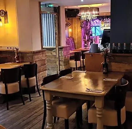 Отель The Waterside Bar, & Restaurant
