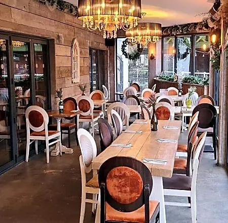 Отель The Waterside Bar, & Restaurant
