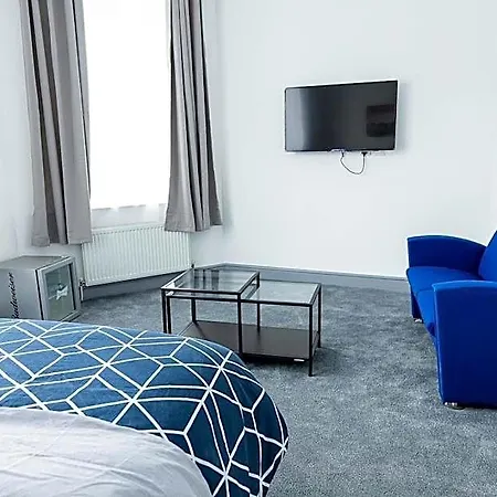 Empress House Hotel *