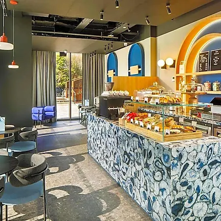 Hotel Tribe Airport