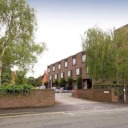 Premier Altrincham