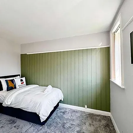 Kozyguru Spacious 3 Bedroom 8ppl Hse 50% Off Long Manchester