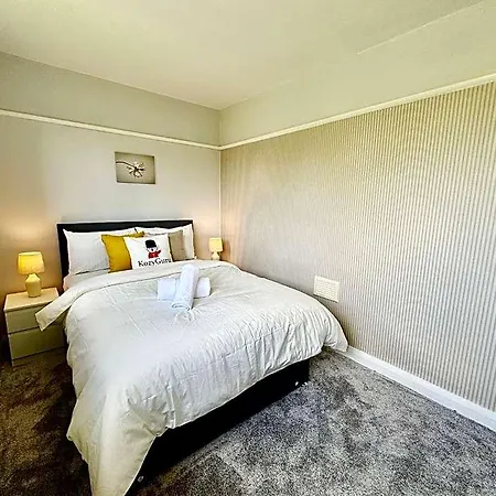 Kozyguru Spacious 3 Bedroom 8ppl Hse 50% Off Long
