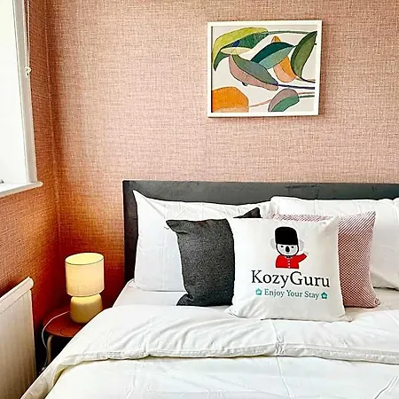 Kozyguru Spacious 3 Bedroom 8ppl Hse 50% Off Long Manchester