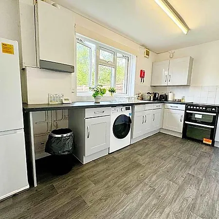 Kozyguru Spacious 3 Bedroom 8ppl Hse 50% Off Long Daire Manchester