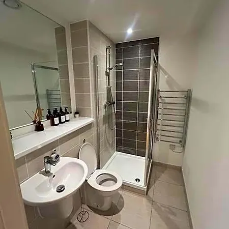 2 Bed Corner With Gym * Manchester