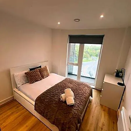 2 Bed Corner With Gym * Manchester