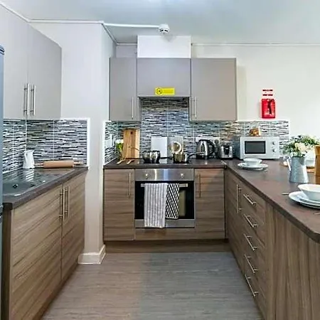 Oxford Court Apartment