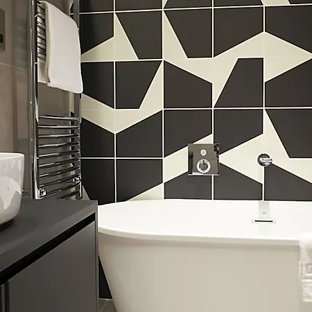 Leven Hotel 4*