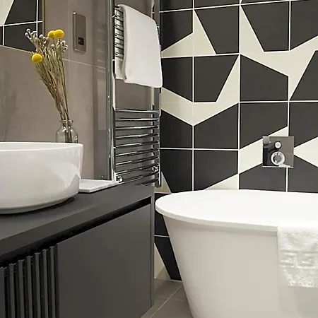 Leven Hotel 4*