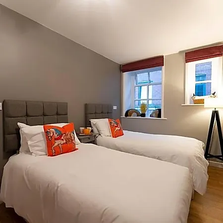 High Street Town House Apartahotel 4*