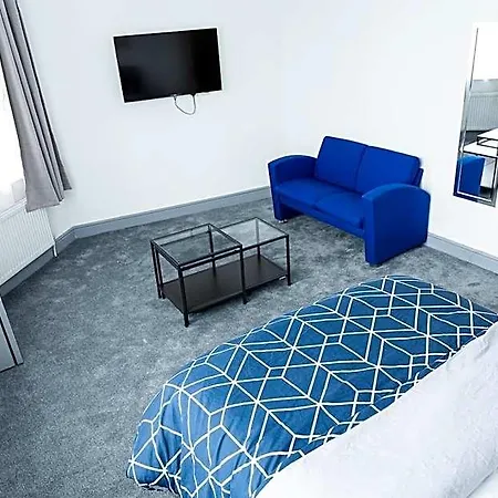 Empress House Hotel *