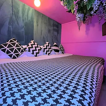 Manchester's Only Private Party For 12 With Makeup 3* Manchester