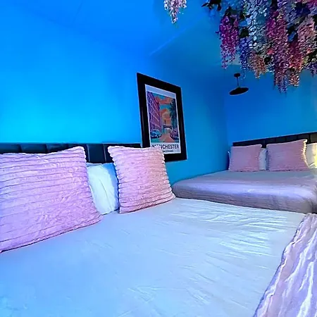 Manchester's Only Private Party For 12 With Makeup 3* Manchester