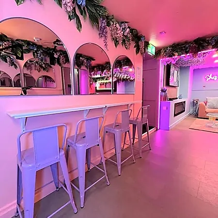 Aparthotel Manchester's Only Private Party For 12 With Makeup Manchester